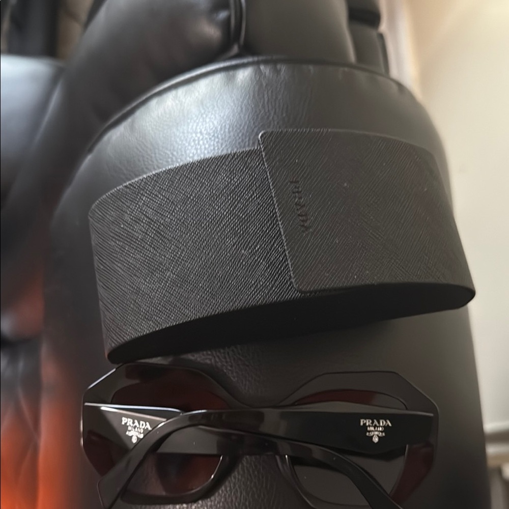 Prada Elegant Black Sunglasses - Picture 3 of 3